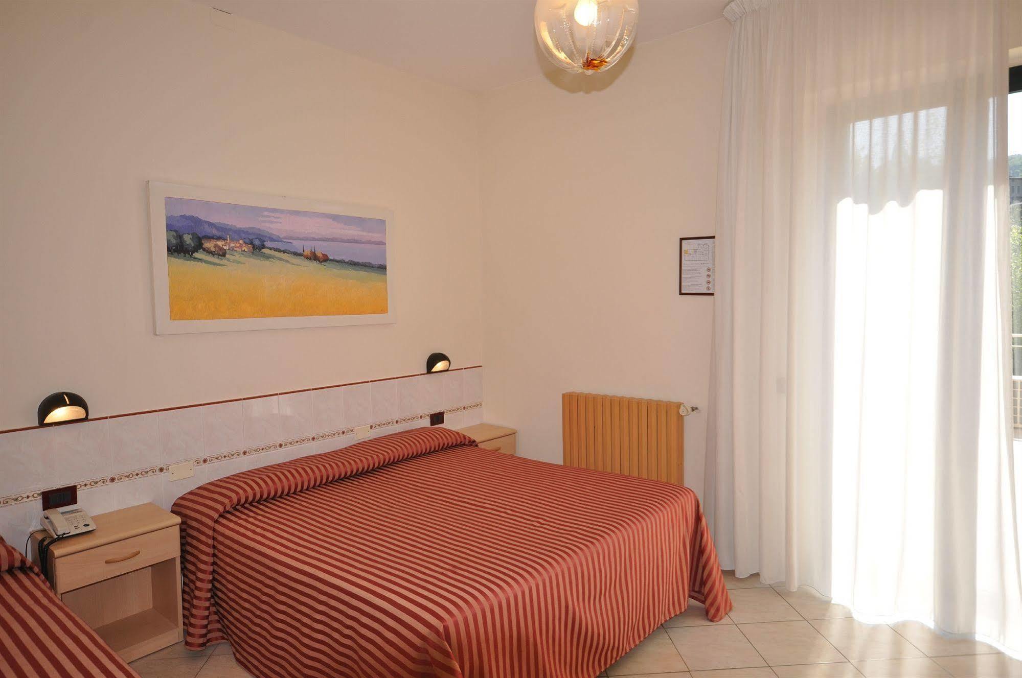 Hotel Panoramica Сало Екстер'єр фото